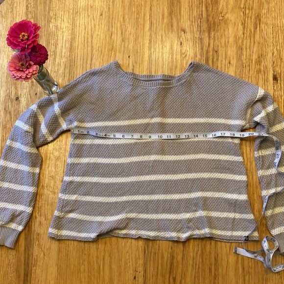 Volcom, Boxy Slightly Cropped. 100% Cotton Sweater, Grey. Sz. S. - Picture 2 of 7